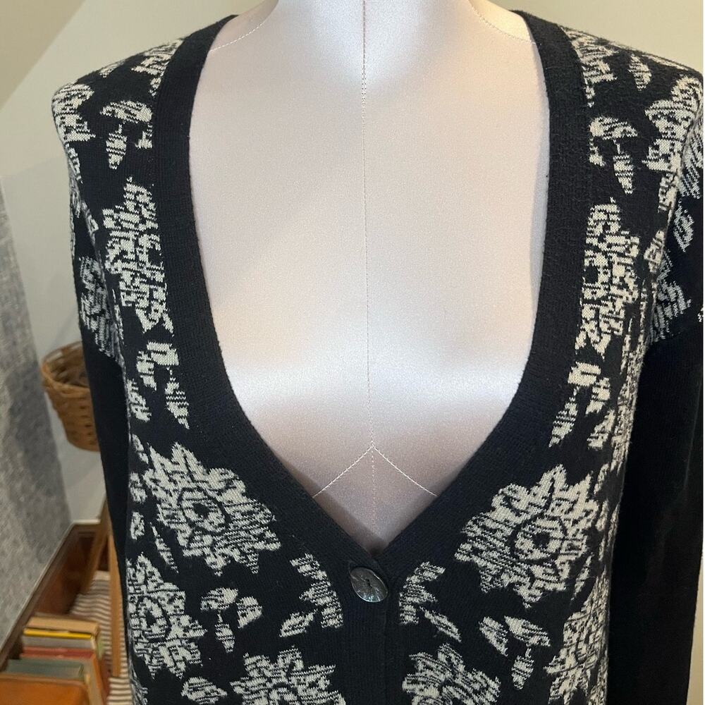 J. Jill Women's Dark Floral Cardigan Sweater Size M Contrasting Back Cottage - Picture 3 of 6